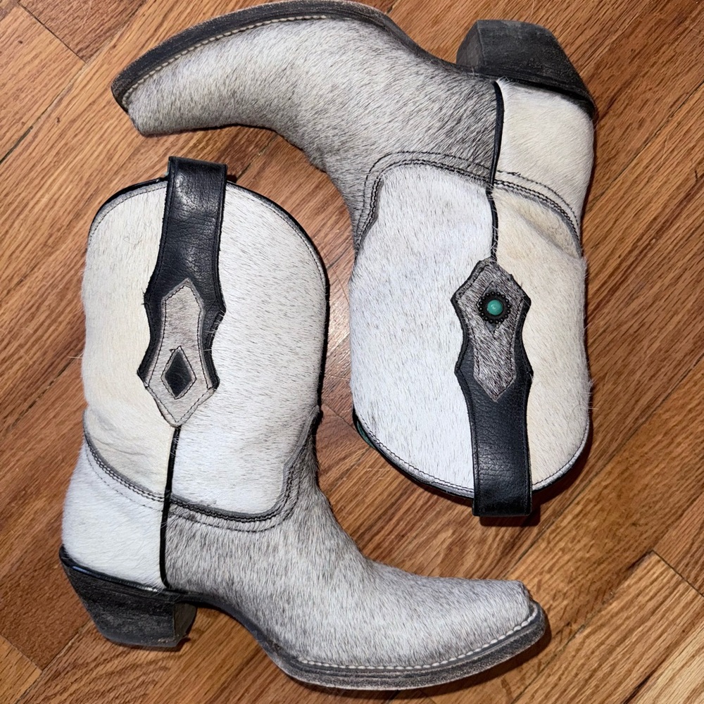 Cowboy Boots with Black and White Design